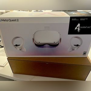 Like New Oculus Quest 2 Bundle with Case and box and JBL Headphones